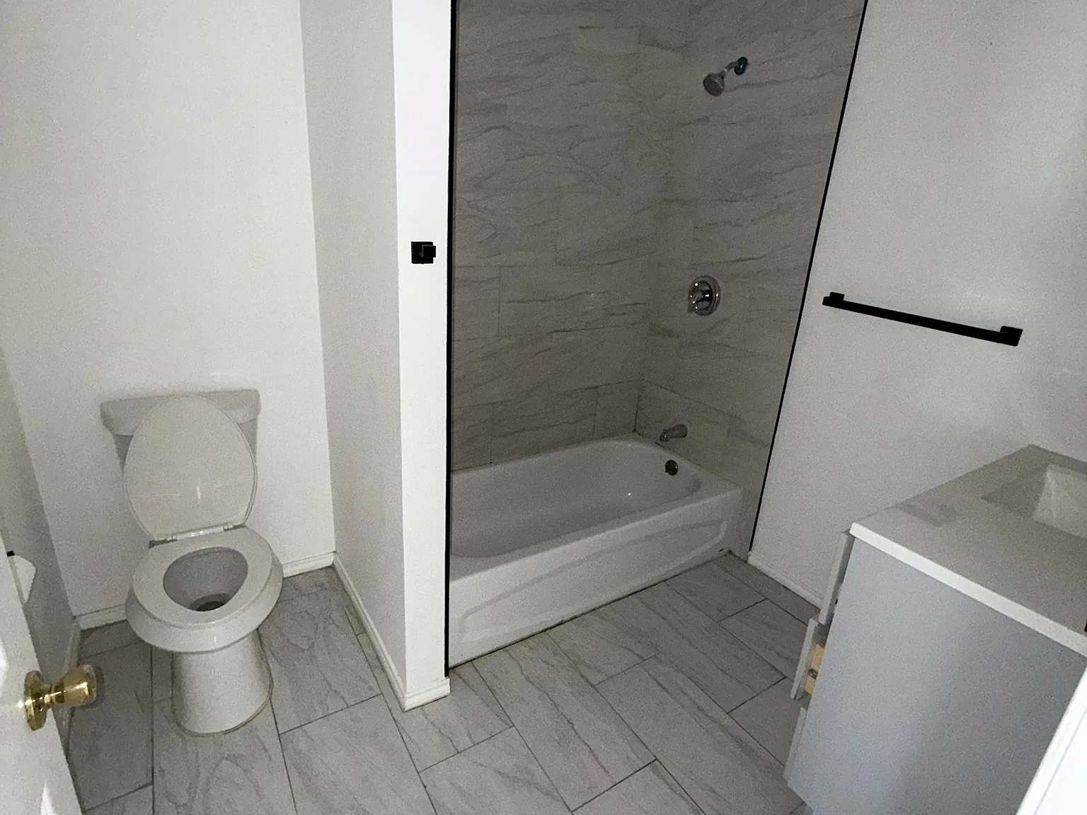 4 bed, 1176 sqft, $2,100 — Photo 3