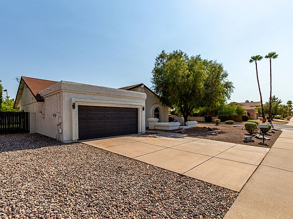 4th image of 5247 E Paradise Ln