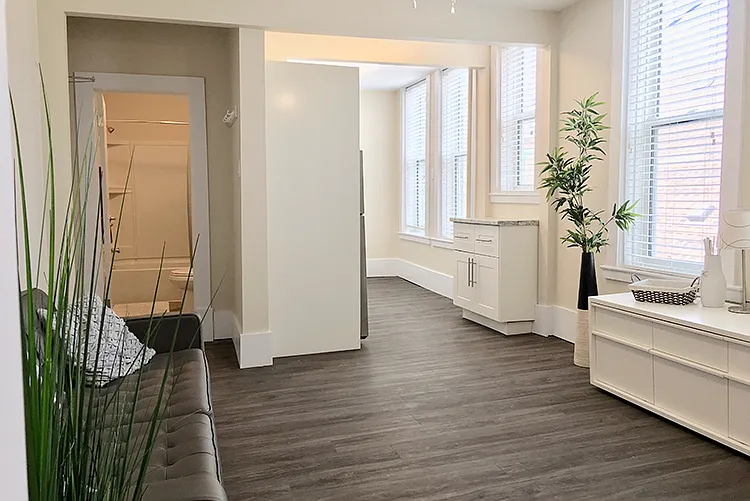 875 Westminster Ave #7 — Photo 4