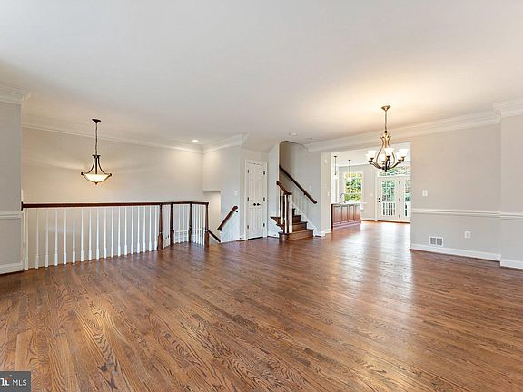 3rd image of 10689 Yorktown Ct