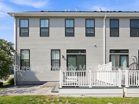 3rd image of 33 Clover Ln