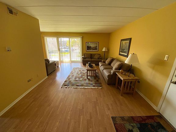 3rd image of 10333 Mayfield Ave APT 2S