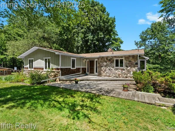 2493 Swarthout Rd, Pinckney, MI 48169