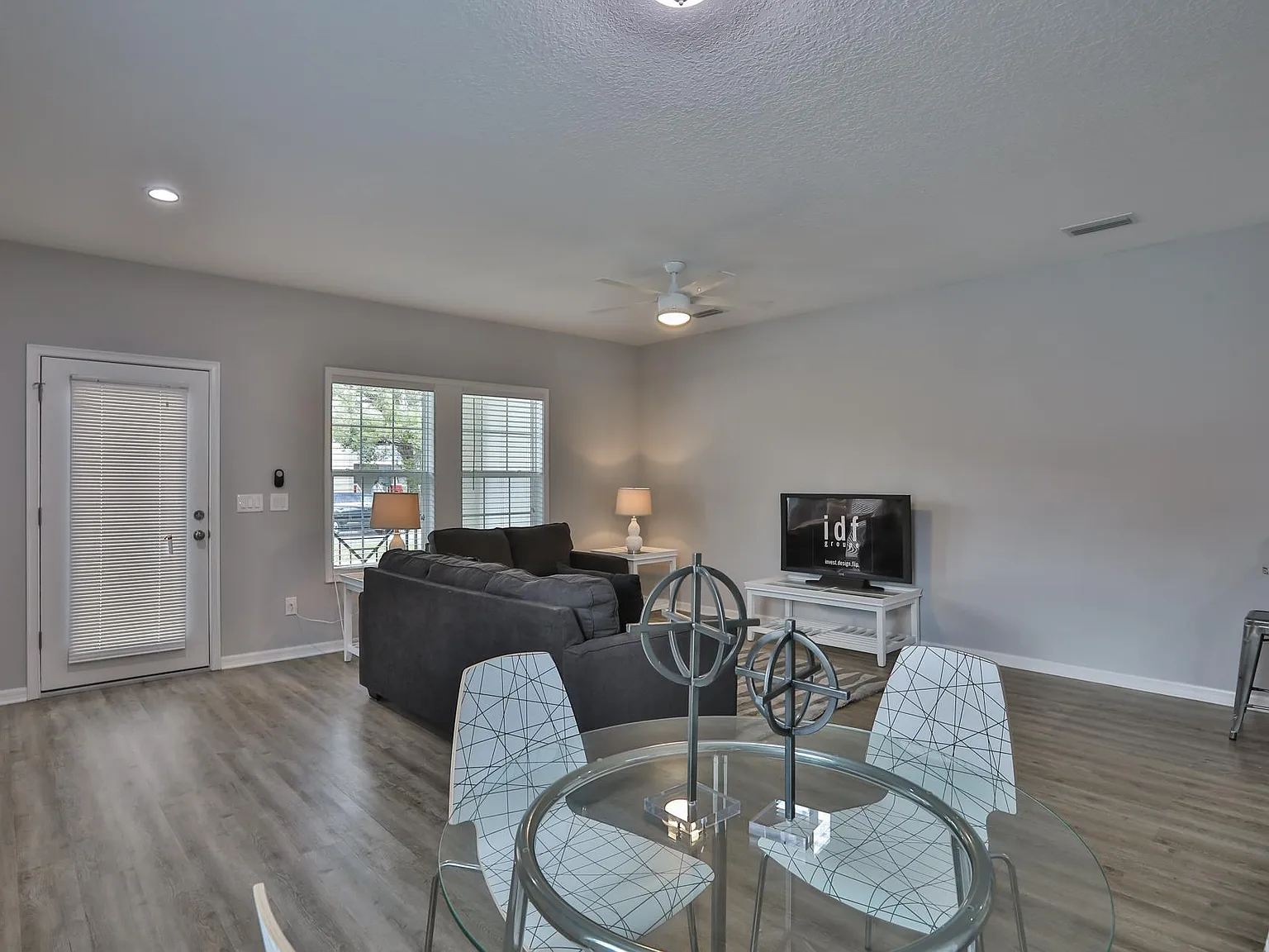 3 bed, 1286 sqft, $2,995 — Photo 3
