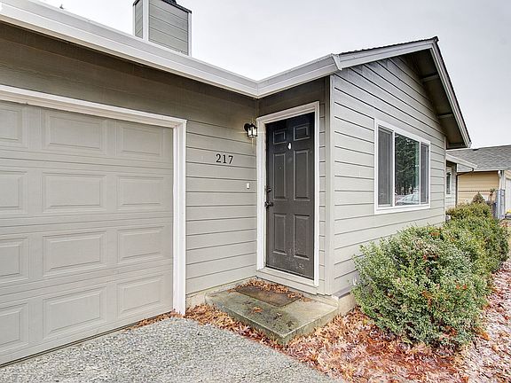 5th image of 217 NE 151st Ave
