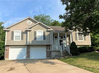 1020 Montana Ridge Dr, Grain Valley, MO 64029
