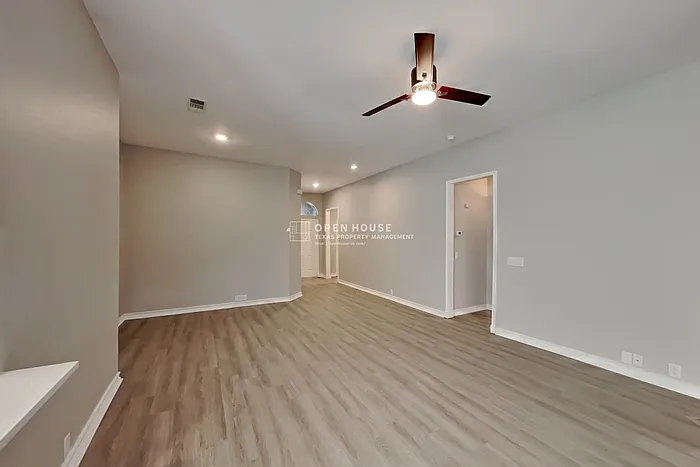 3 bed, 2.0 bath, 1716 sqft, $2,300 — Photo 3