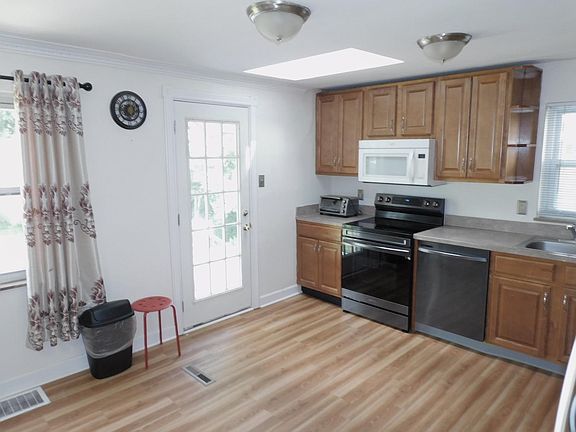 3rd image of 5934 Lawrence Rd