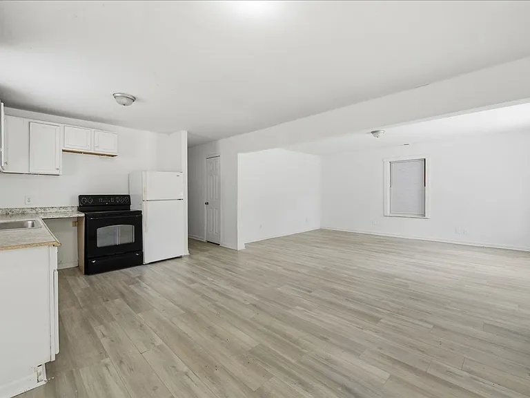 2828 N Gale St — Photo 3