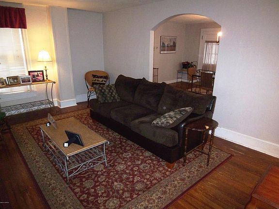 5th image of 211 W 3rd St