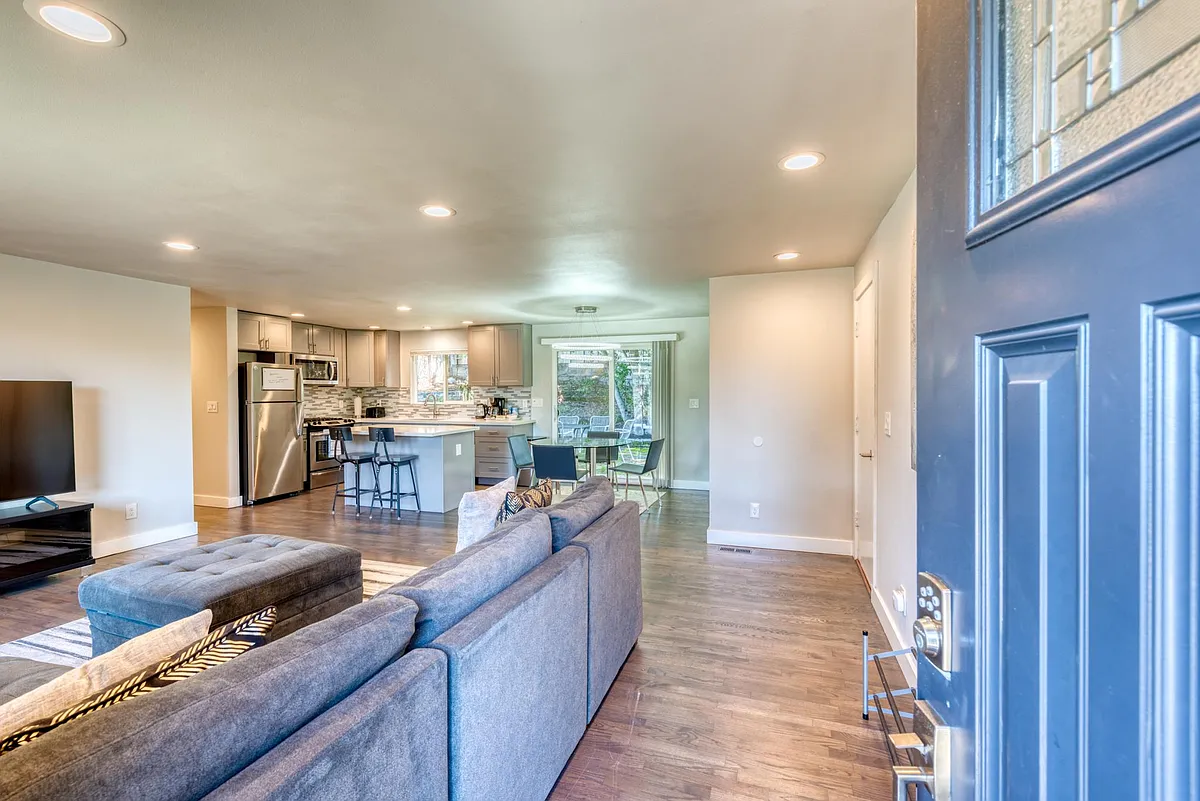 Entry View. Open Concept home - 18132 46th Ave S