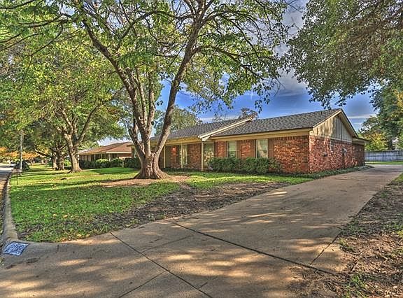 3rd image of 4301 Barcelona Dr