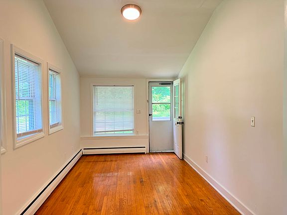 2nd image of 183 Sugar St #2