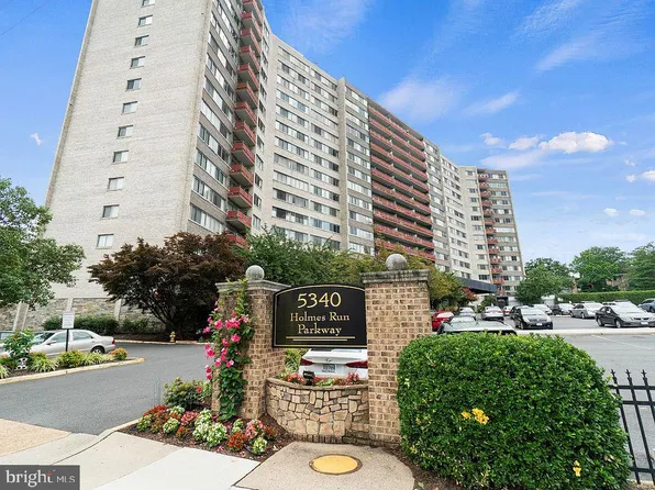 5340 Holmes Run Pkwy Unit 216, Alexandria, VA 22304