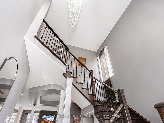 5th image of 31 Rianna Ct