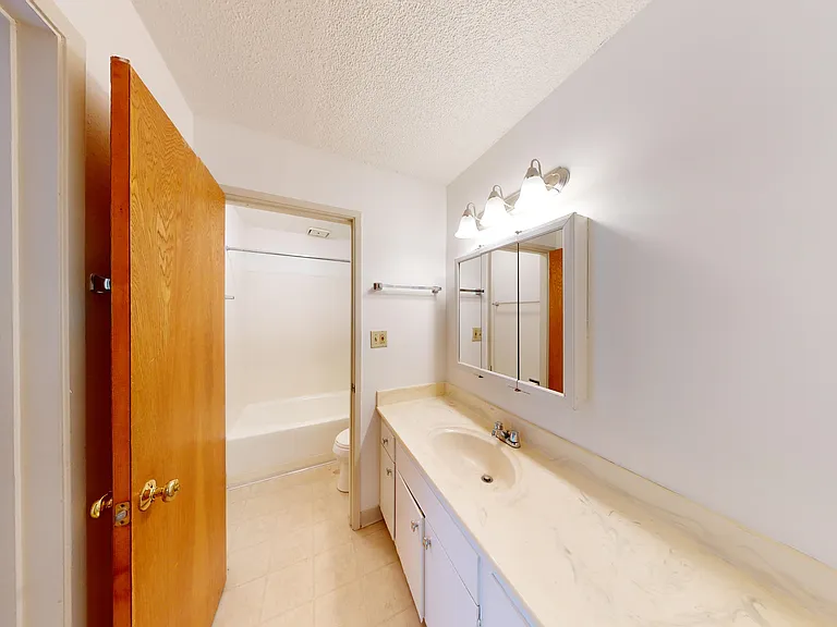 2520 College Avenue — Photo 16