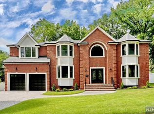 122 Haase Ave, Paramus, NJ 07652