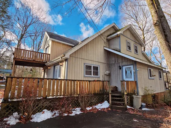 102 Lakewood Dr, Canadensis, PA 18325