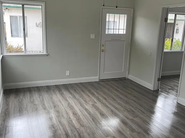 6717 S Brynhurst Ave — Photo 2
