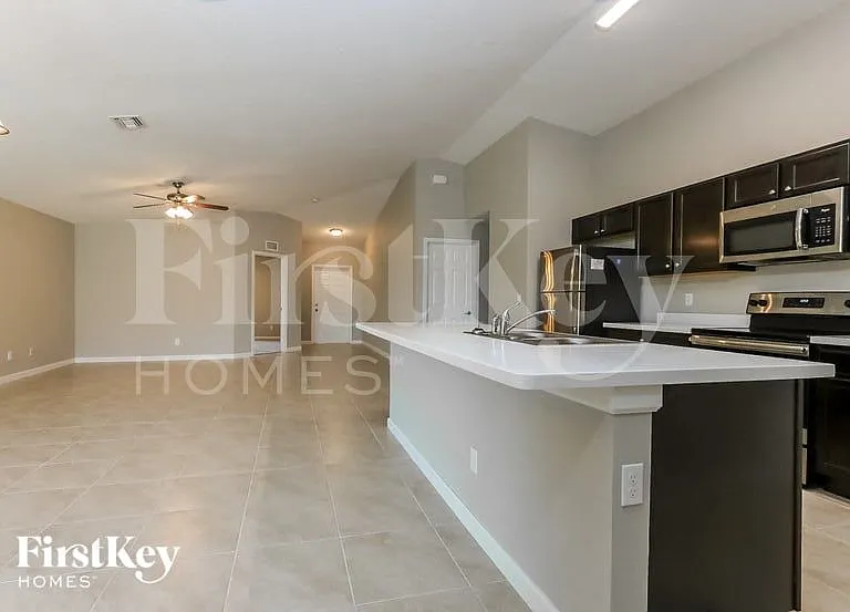 1426 SW Oriole Ln — Photo 5