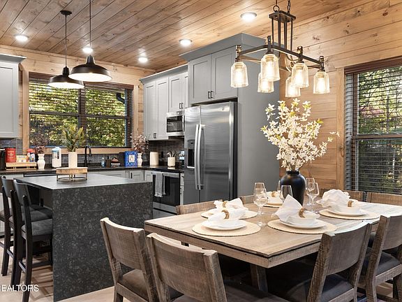 4th image of 2110 Valley Creek Way