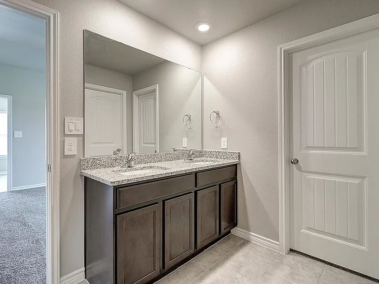 1269 Carnaby St — Photo 24