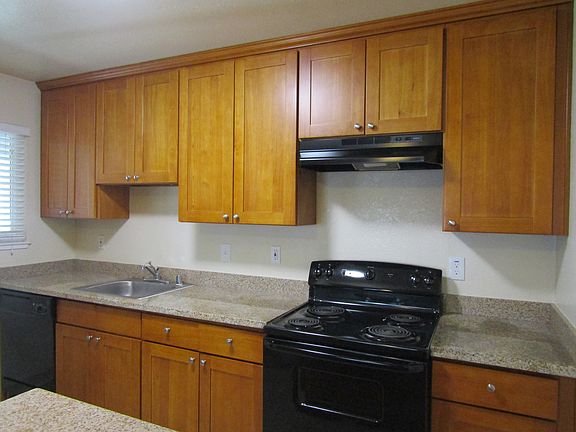 4th image of 451-495 Maple St #485