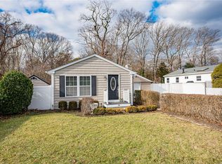 34 Juniper Ave, Patchogue, NY 11772