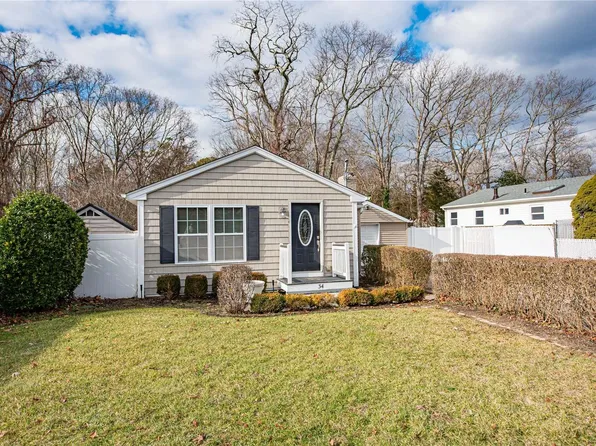 34 Juniper Avenue, Patchogue, NY 11772