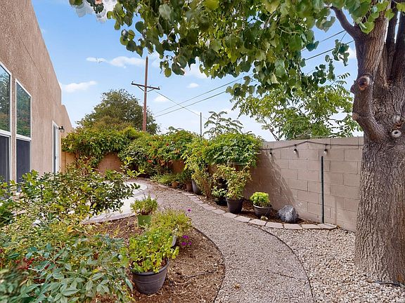 4th image of 3751 Candelarias Ln NW
