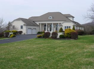 157 Cokesbury Rd, Lebanon, NJ 08833