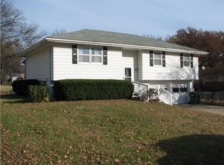 205 Highland Rd, Lansing, KS 66043