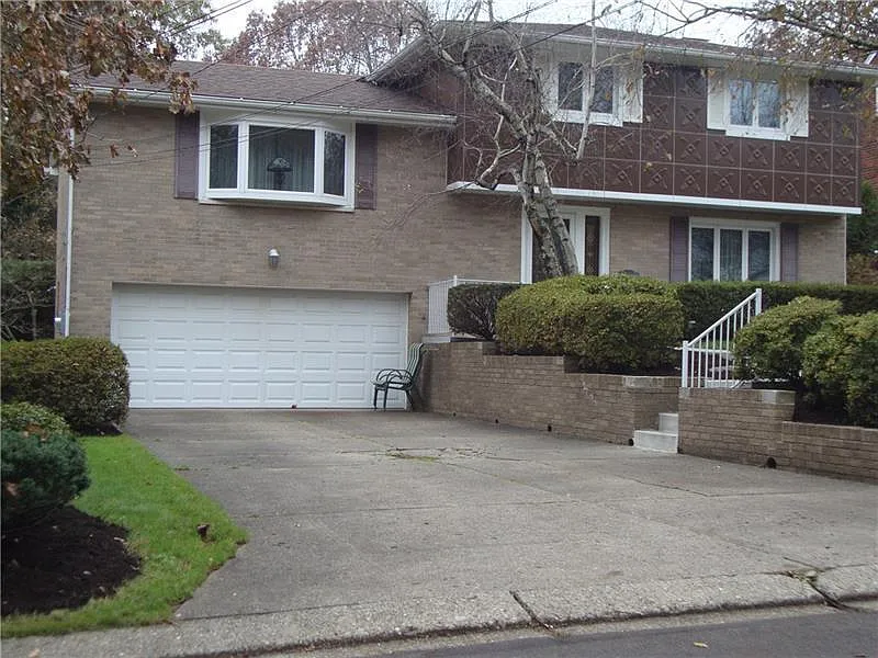 390 Cavan Dr photo 1