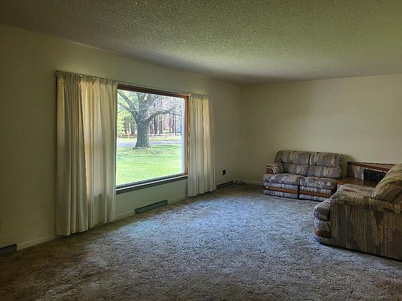 2nd image of 5867 Dowling St