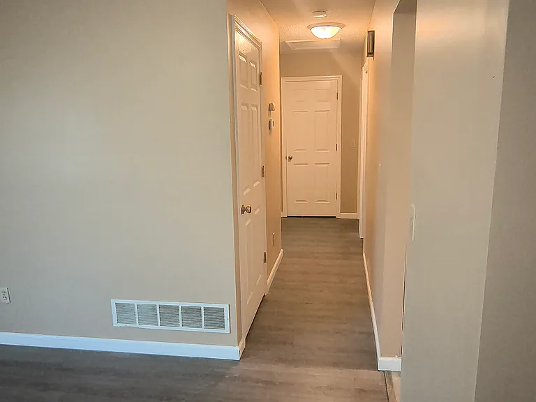 1655 E Crescentville Rd — Photo 27