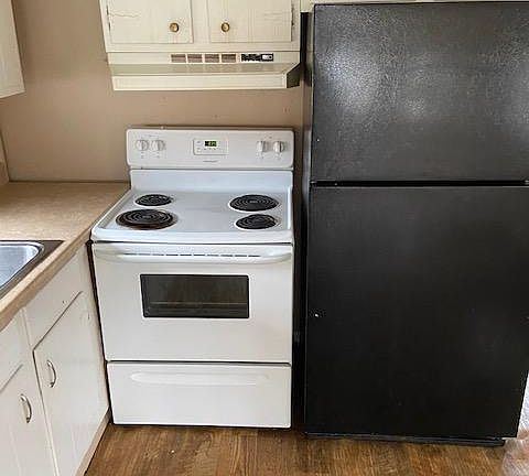 3rd image of 289 Dempsie Ave