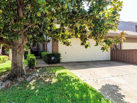 2nd image of 733 Oakwood Trl