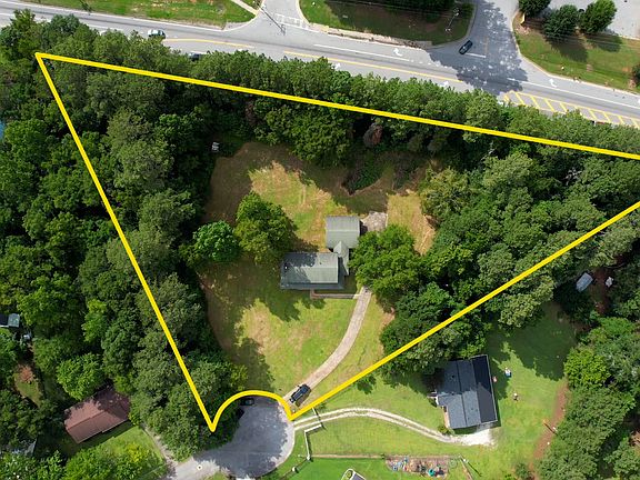 3rd image of 260 Brookwood Way SE