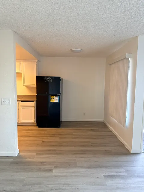 2 bed, 1000 sqft, $2,200 — Photo 3
