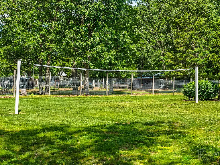 Lakewood Village Apartments — Photo 17