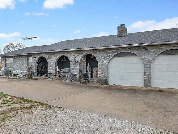 2nd image of 13481 Kelly Rd