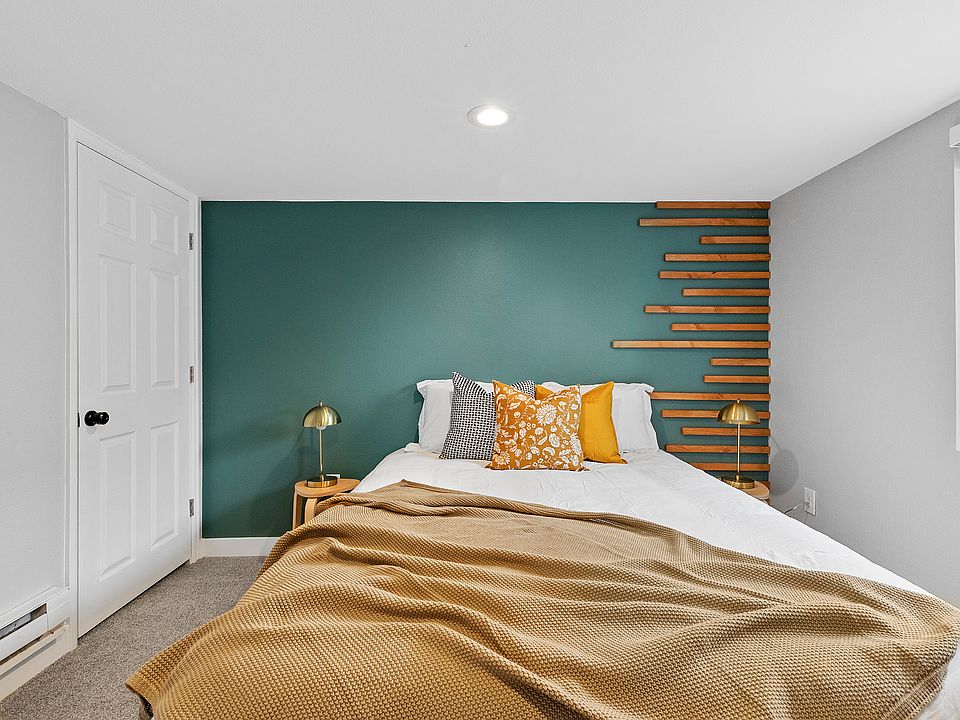 Bedroom with queen bed
