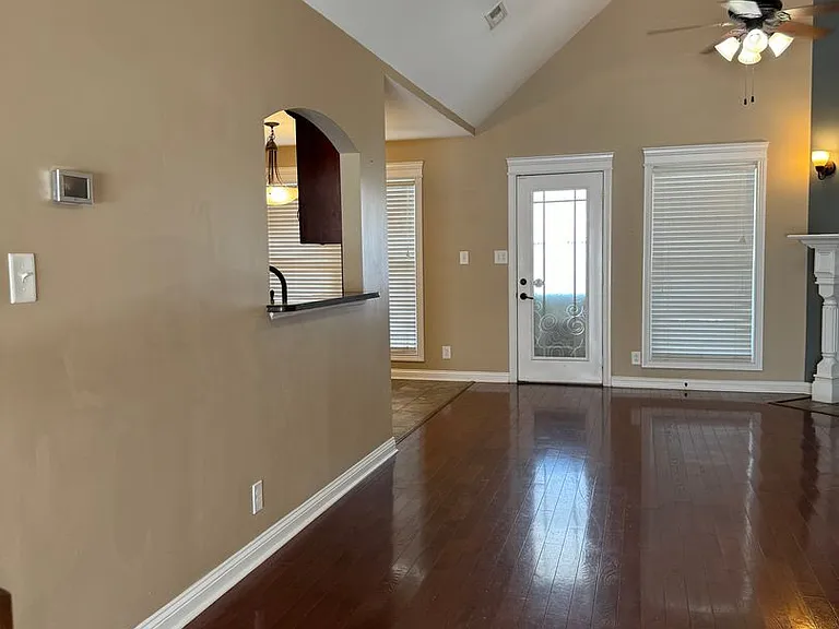 1701 Winterhaven Ct — Photo 6