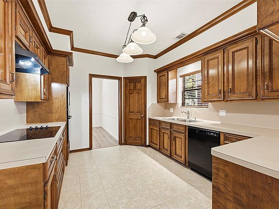 5th image of 20606 Hannington Ln