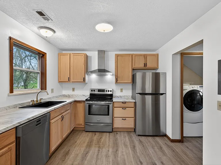 506 Seagraves Ave — Photo 8