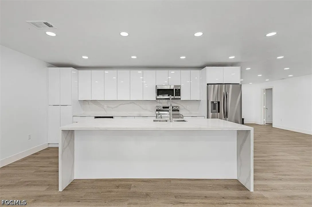 3 bed, 2.0 bath, 1511 sqft, $2,500 — Photo 3