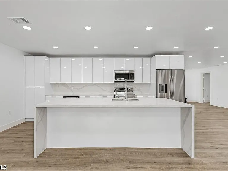 6043 Birnam Wood Ln — Photo 3