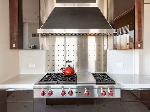 4th image of 188 E 78th St #26AB