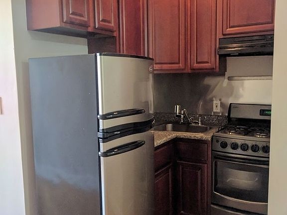 2nd image of 371 Columbia St APT 1R