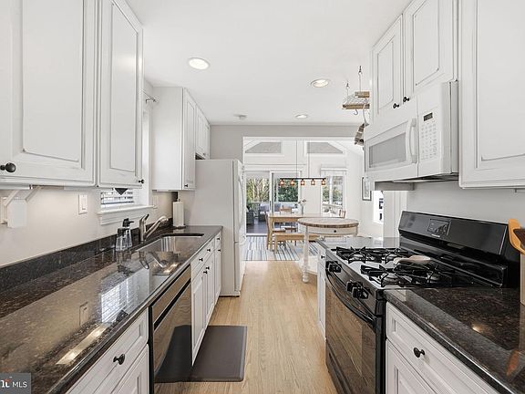 5th image of 4411 Glenridge St